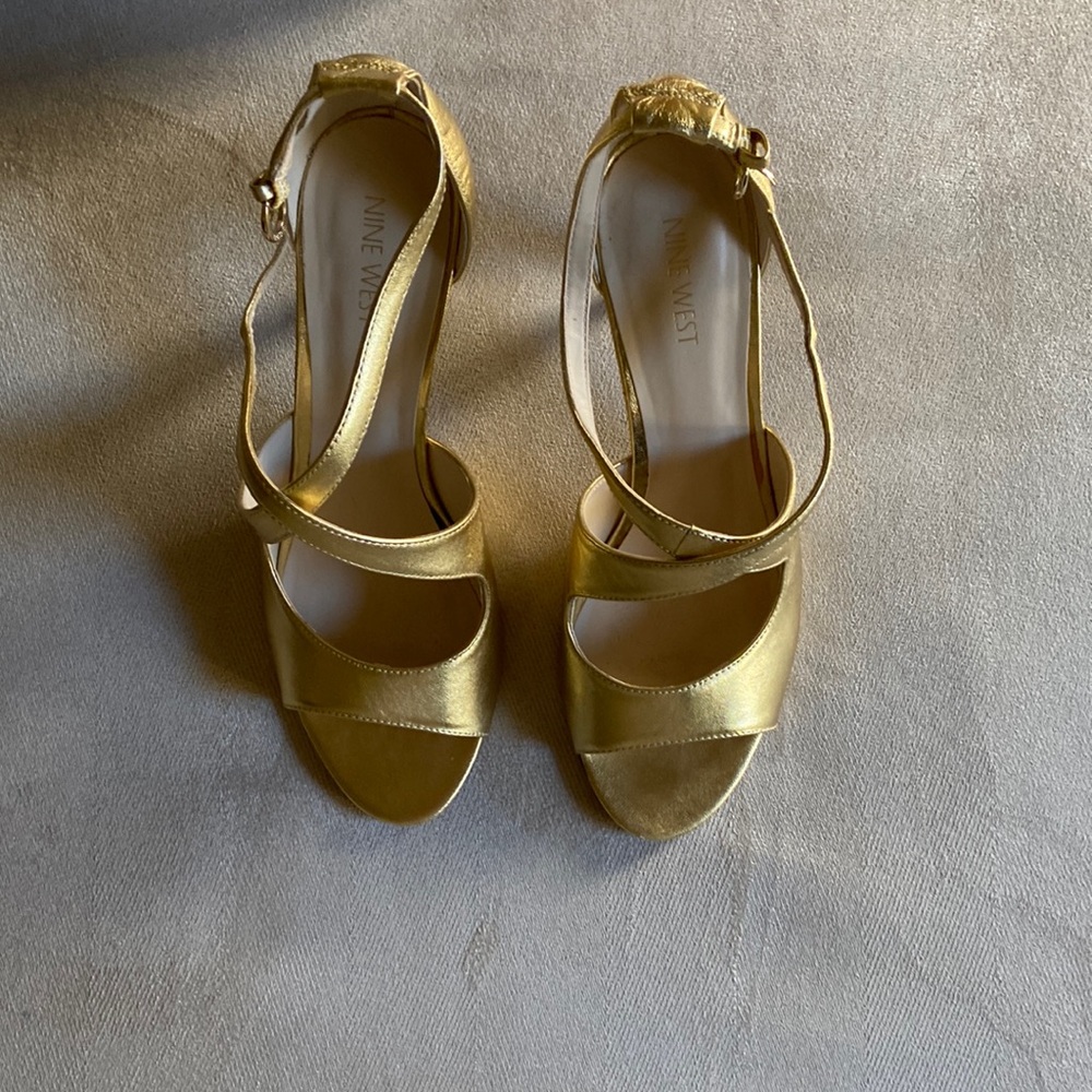 Nine West Gessabel. Gold. Size 9M